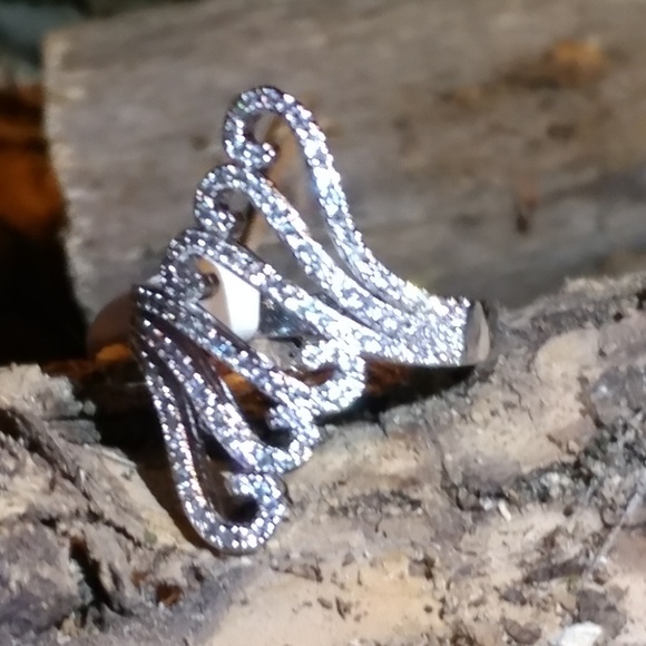 Woman's ring - Picture 7 of 8